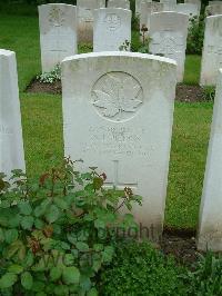 Etaples Military Cemetery - Pillon, Norman Joseph